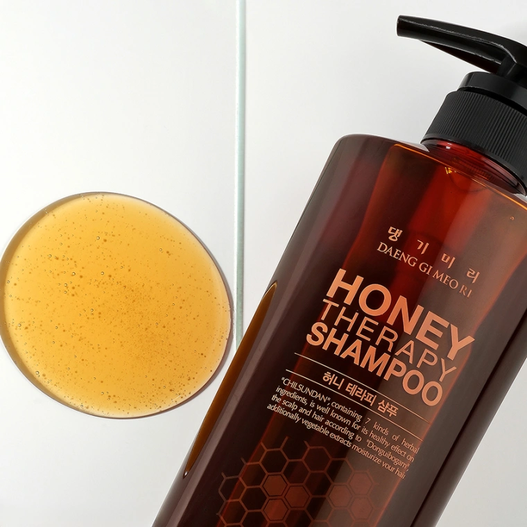 Шампунь для волос "DAENG GI MEO RI" HONEY C пчелиным маточным молочком