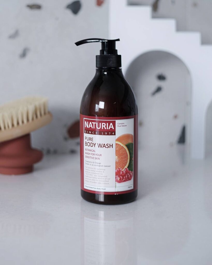 Гель для душа с клюквой и апельсином Naturia Pure Body Wash Cranberry & Orange