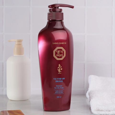 Охлаждающий шампунь для жирной кожи головы Daeng Gi Meo Ri Ki Gold Shampoo For Oily Scalp