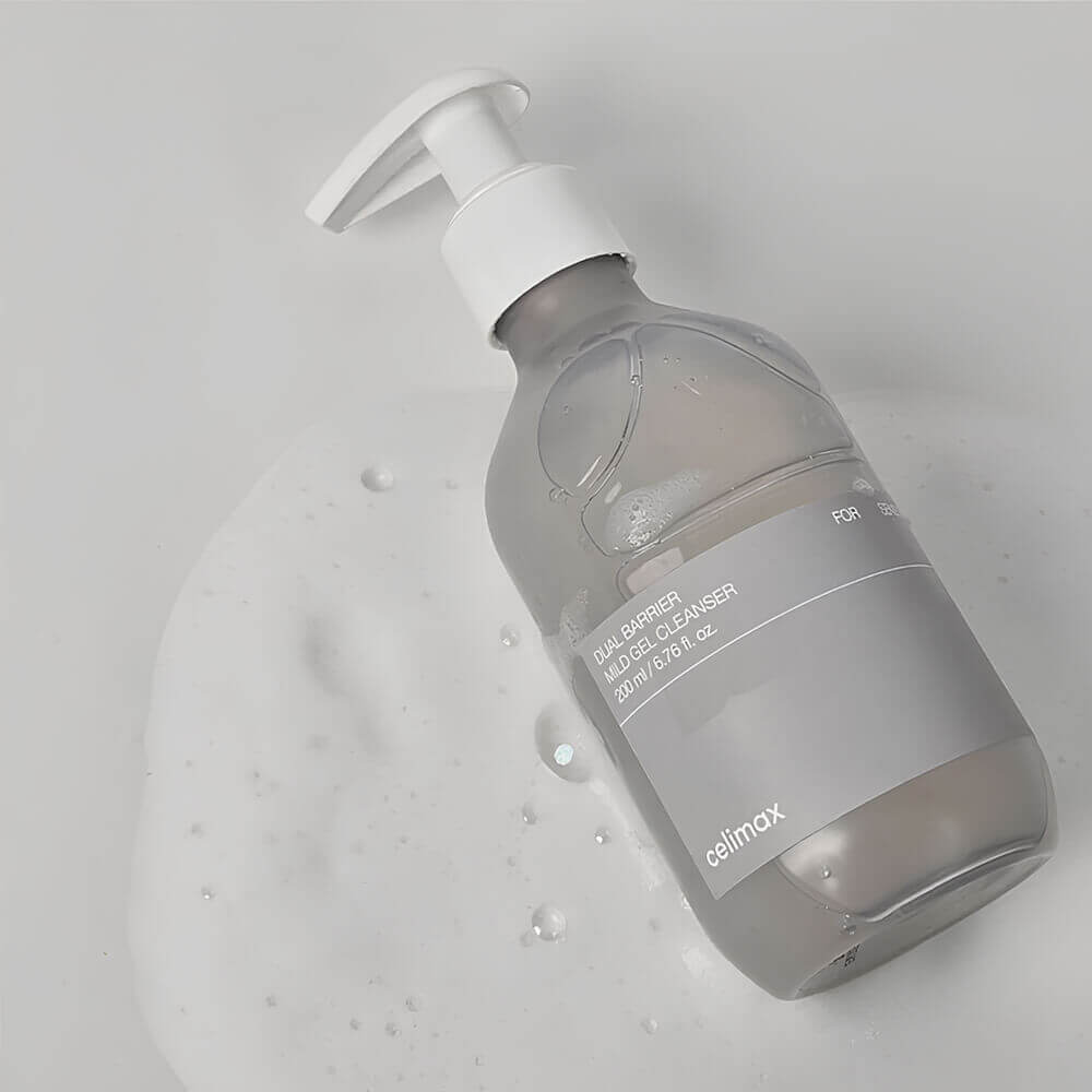 Гель-пенка для умывания с комплексом церамидов CelimaxDual Barrier Mild Gel Cleanser.