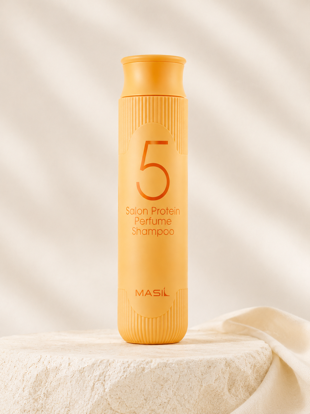 Парфюмированный шампунь с протеинами Masil 5 Salon Protein Perfume Shampoo.