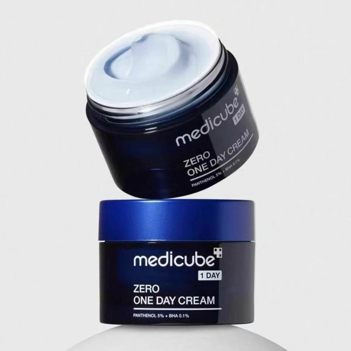 Лёгкий матирующий крем для жирной кожи medicube Zero Pore One Day Cream